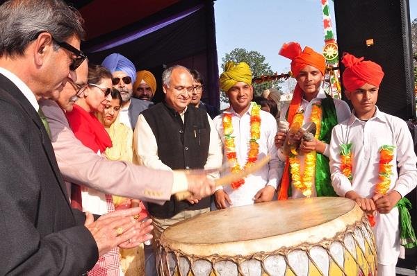 पटियाला के शीश महल में सरस मेला शुरू