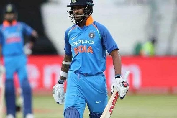 कोहली की वजह से रन आउट होने से धवन खुश नजर नही आए