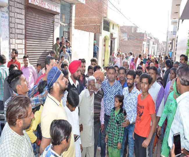 मंदिर के पुजारी ने अपनी हरकत से धार्मिक स्थल की मर्यादा को भंग किया