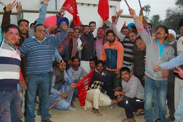 मुलाजिमों ने ठेका मुलाजिम एक्शन कमेटी के नेतृत्व में किया रोष मार्च
