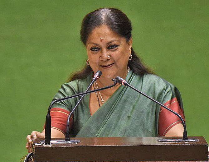 राजस्थान की सीएम वसुंधरा राजे ने युवाओं और गरीबों के लिए किए बड़े ऐलान