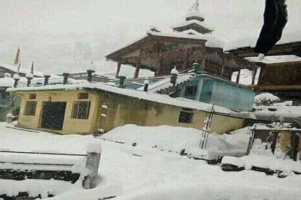 चारधाम सहित ऊंचाई वाले इलाकों में हुई बर्फबारी