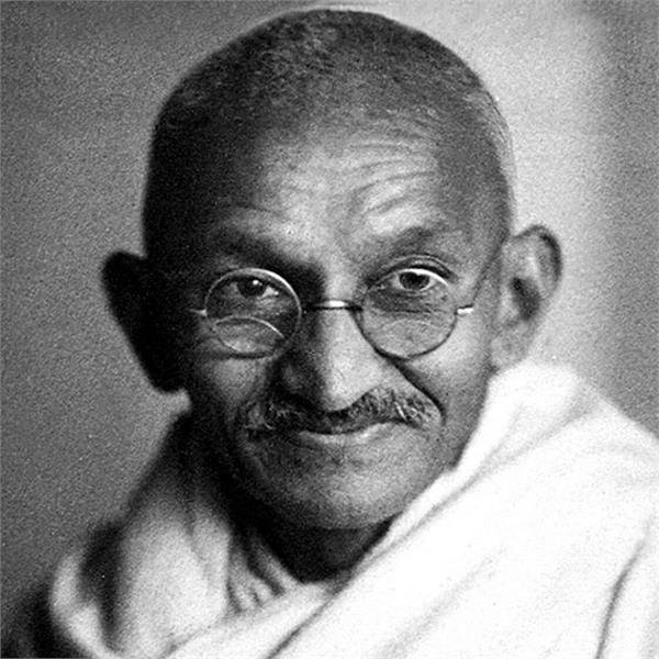 महात्मा गांधी की एक दुर्लभ तस्वीर अमेरिका में एक नीलामी में 41,806 डॉलर में बिकी