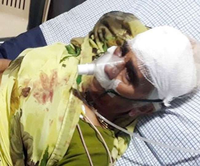 बहू को बचाने के लिए 70 वर्षीय सास हथियारबंद बदमाश से भिड़ी