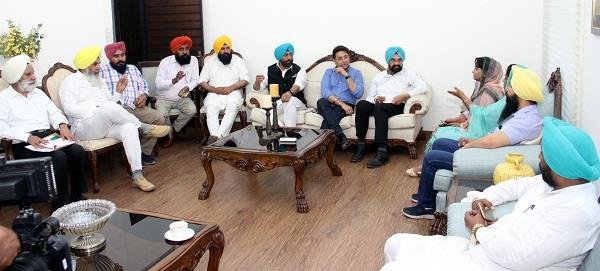 विद्रोह का बिगुल बजाने वाले विधानसभा में विपक्ष के नेता सुखपाल सिंह खैहरा के सुर नरम