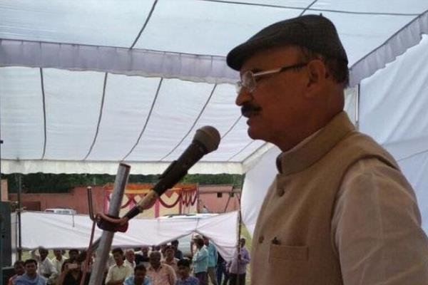 मध्य प्रदेश के लोक स्वास्थ्य परिवार कल्याण मंत्री रुस्तम सिंह विवादों में आए