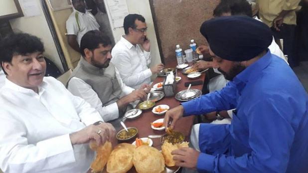 राहुल के साथ उपवास से पहले कांग्रेस नेताओं ने खाए ‘छोले-भटूरे’, लवली ने स्वीकारा