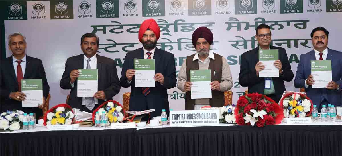 ਪੇਂਡੂ ਵਿਕਾਸ ਅਤੇ ਪੰਚਾਇਤ ਮੰਤਰੀ ਵੱਲੋਂ ਸਟੇਟ ਕਰੈਡਿਟ ਸੈਮੀਨਾਰ ਮੌਕੇ ਸਾਲ 2021-22 ਲਈ ਸਟੇਟ ਫੋਕਸ ਪੇਪਰ ਜਾਰੀ