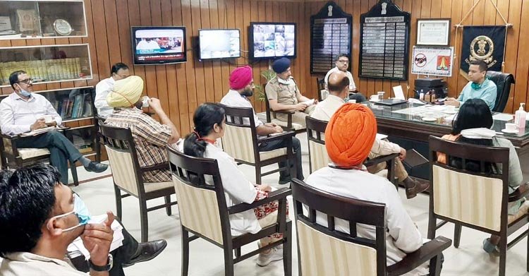 ਡਿਪਟੀ ਕਮਿਸ਼ਨਰ ਵੱਲੋਂ ਅੰਤਰ-ਰਾਜੀ ਨਾਕਿਆਂ ਰਾਹੀਂ ਨਾਗਰਿਕਾਂ ਦੇ ਦਾਖਲੇ ਮੌਕੇ ਮੈਡੀਕਲ ਸਕਰੀਨਿੰਗ ਯਕੀਨੀ ਬਣਾਉਣ ਦੇ ਆਦੇਸ਼