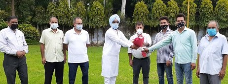 ਇੰਦਰ ਕੁਮਾਰ ਨੂੰ ਨਾਇਬ ਤਹਿਸੀਲਦਾਰ ਬਣਨ ‘ਤੇ ਸੇਵਾ ਕਾਰਜਾਂ ਵਿੱਚ ਵੱਧ ਚੜ੍ਹ ਕੇ ਸੇਵਾ ਕਰਨ ਵਾਲੇ  ‘ਤੇ  ਕੀਤਾ ਸਨਮਾਨਿਤ