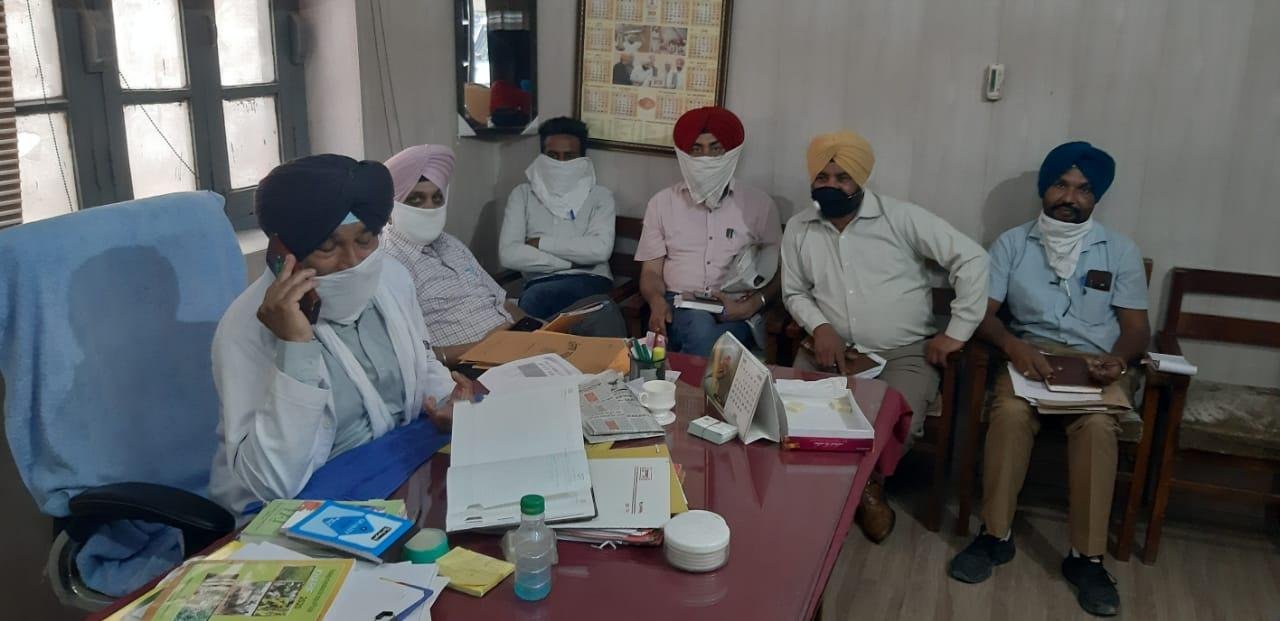 ਮੁੱਖ ਖੇਤੀਬਾੜੀ ਅਫਸਰ ਬਰਨਾਲਾ ਵੱਲੋਂ ਖੇਤੀ ਸਕੀਮਾਂ ਦੀ ਪ੍ਰਗਤੀ ਦਾ ਜਾਇਜ਼ਾ