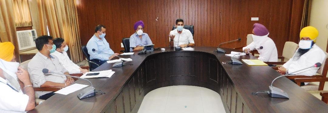 ਆਮ ਜਨਤਾ ਨੂੰ ‘ਲੋਕ ਸਾਂਝੇਦਾਰੀ’ ਤਹਿਤ ਕੋਰੋਨਾ ਖਿਲਾਫ ਲੜਾਈ ਚ ਹਿੱਸਾ ਬਣਾਉਂਦਿਆਂ ਕੋਵਿਡ ਮਾਨੀਟਰਾਂ ਨਾਲ ਕੀਤੀ ਗਈ ਬੈਠਕ