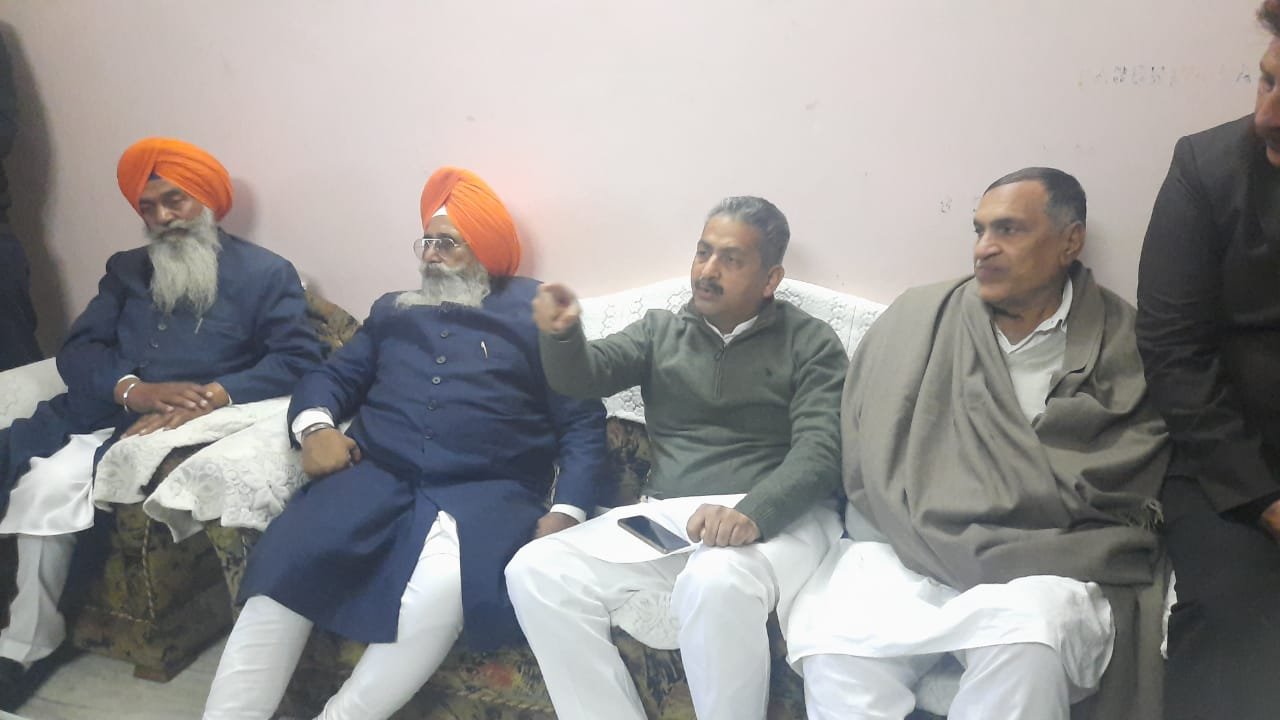 ਕਿਸਾਨ ਅੰਦੋਲਨ ਨੂੰ ਦਬਾਉਣ ਲਈ ਬਦਲੇ ਦੀ ਭਾਵਨਾ ਨਾਲ ਕੇਂਦਰ ਸਰਕਾਰ ਦੀ ਸ਼ਹਿ ਤੇ ਕੀਤੀ ਇਨਕਮ ਟੈਕਸ ਨੇ ਰੇਡ : ਵਿਜੈ ਇੰਦਰ ਸਿੰਗਲਾ