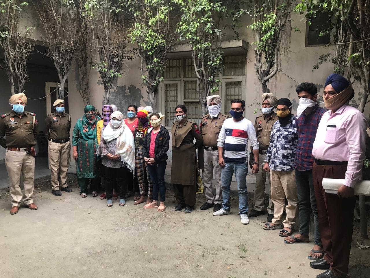 PUNJAB POLICE BUST INTER-STATE SEX RACKET IN LUDHIANA, 14 PERSONS INCLUDING 10 GIRLS ARRESTED ALONGWITH LADY KINGPIN USED TO IDENTIFY AND FORCE NEEDY YOUNG GIRLS IN WANT OF WORK DURING COVID INTO PROSTITUTION  ALSO RECOVERS RESTRICTED DRUGS, LIQUOR, CASH, MOBILES FROM THE HOUSE WHERE BROTHEL WAS BEING RUN BY ITS LADY OWNER OUT ON BAIL IN SIMILAR CASE