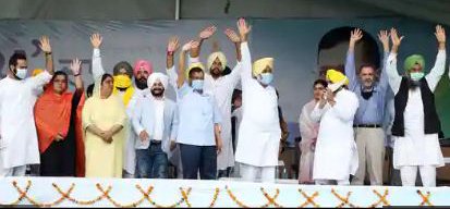 आप नेताओं ने पंजाबी सीएम बनने का किया दावा, केजरीवाल इस पर रहे चुप