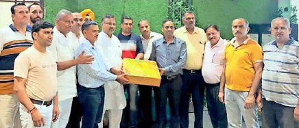 ड्रग इंस्पेकटर ने कैमिस्टों की मीटिंग दौरान नई ड्रग पॉलिसी के बारे में दी जानकारी