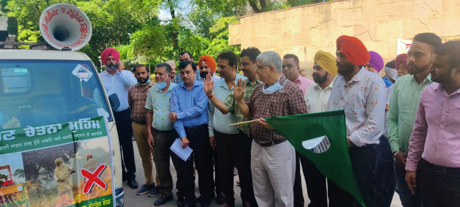 ਫ਼ਸਲਾਂ ਦੀ ਰਹਿੰਦ-ਖੂੰਹਦ ਸਾੜਨ ਵਿਰੁੱਧ ਜਾਗਰੂਕਤਾ ਫੈਲਾਉਣ ਲਈ ਵੈਨ ਰਵਾਨਾ