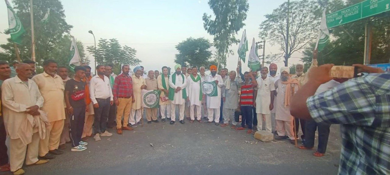 ਭਾਰਤੀ ਕਿਸਾਨ ਯੂਨੀਅਨ ਏਕਤਾ ਡਕੌਂਦਾ ਦਾ ਜਥਾ ਟੋਲ ਪਲਾਜਾ ਮਾਹਮੂਜੋਈਆ ਤੋਂ ਦਿੱਲੀ ਰਵਾਨਾ