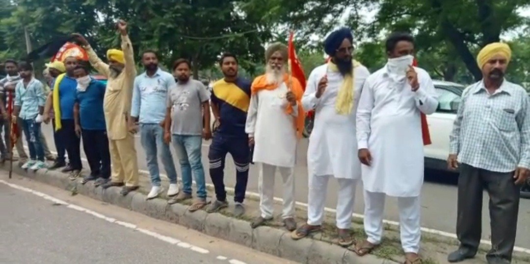 ਕੈਬਨਿਟ ਮੰਤਰੀ ਬ੍ਰਹਮ ਮਹਿੰਦਰਾ ਦਾ ਝੰਡਿਆਂ ਨਾਲ ਵਿਰੋਧ, 7 ਸਤੰਬਰ ਨੂੰ ਮੋਤੀ ਮਹਿਲ ਦੇ ਘਿਰਾਉ ਦੀ ਚਿਤਾਵਨੀ