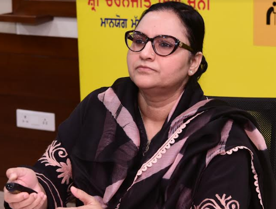 रज़िया सुल्ताना द्वारा बुज़ुर्गों की सहायता के लिए हेल्पलाइन जारी