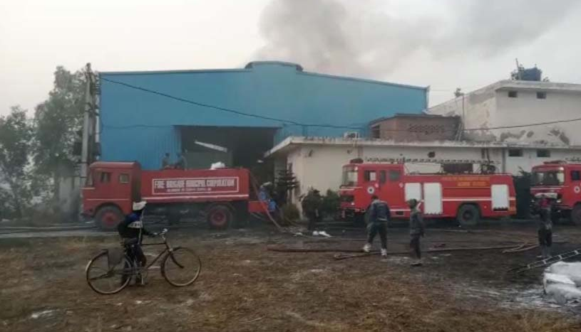 केमिकल की फैक्ट्री में लगी भयानक आग