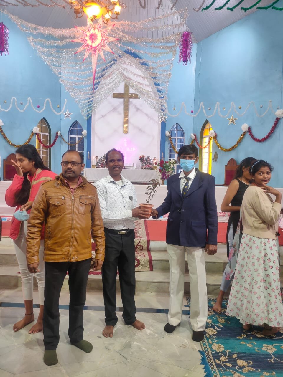 मंदिर , मस्जिद , गिरिजा घर , में तुलसी पौधा भेंट कर मनाया ‘तुलसी पूजन दिवस