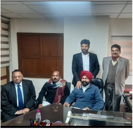 परिवहन मंत्री द्वारा नवीकरणीय ऊर्जा क्षेत्र में संभावनाओं का पता लगाने पर ज़ोर