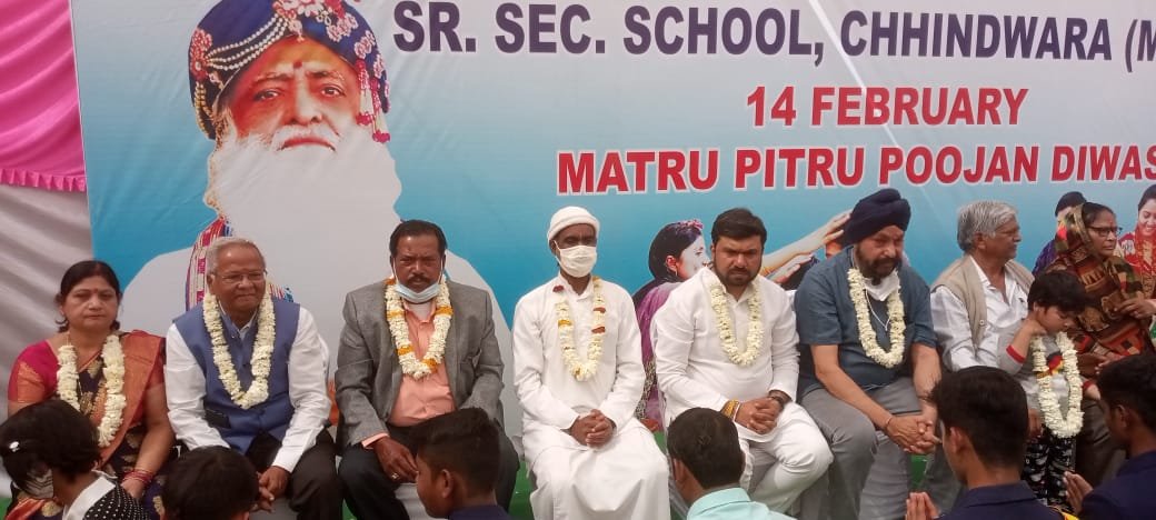 देश में 61 करोड़ तथा जिले में 7 लाख माता – पिता पूजे गये