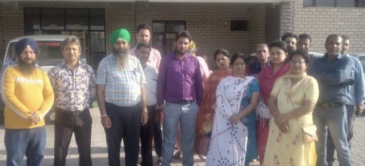 वार्षिक शुल्क के कारण निजि स्कूल परिणाम नही रोक सकते:-ओंकार सिंह