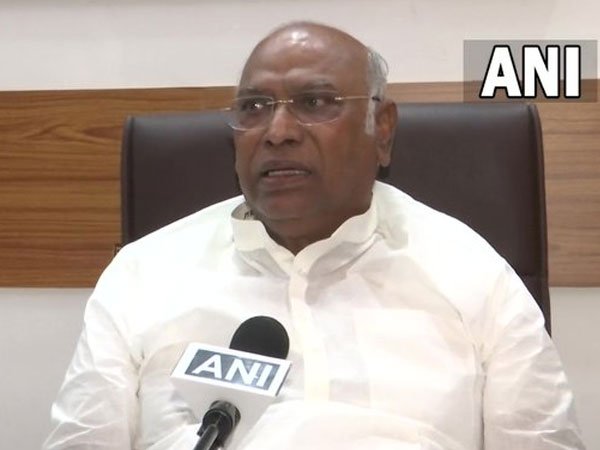 ऐ डी  सामने आएंगे मल्लिकार्जुन