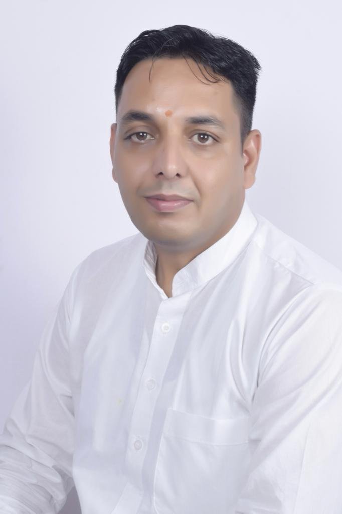 किसानों पर पड़ रही दोहरी मार,25 हजार प्रति एकड़ मुआवजा दे सरकार : सोनू राणा