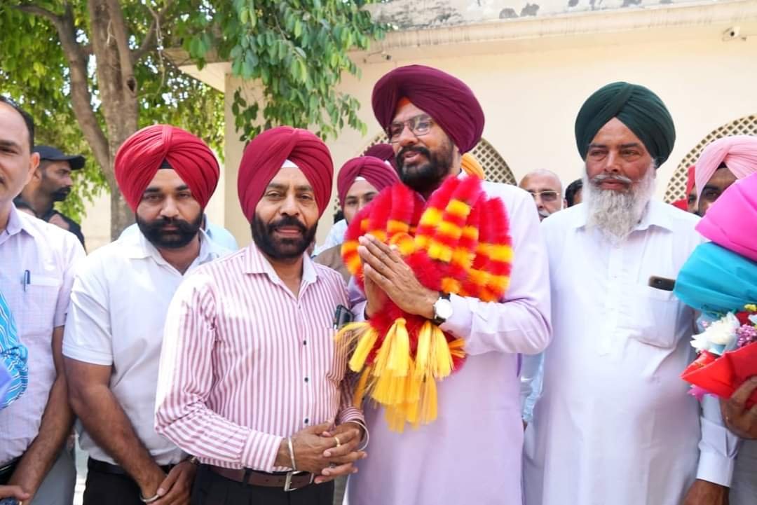 राष्ट्रीय पुरुस्कार विजेता पंचायती राज संस्थाओं का प्रधानमंत्री नरेंन्द्र मोदी द्वारा सम्मान