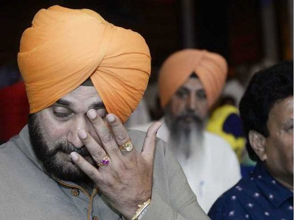 पंजाब कांग्रेस अध्यक्ष पद से हटाए जाने के बाद सिद्धू के अगले कदम पर सभी की निगाहें हैं