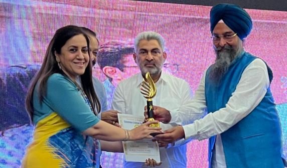 पंजाब विधानसभा के स्पीकर ने मीडिया के महत्व पर दिया ज़ोर ;  32 पुरस्कार विजेताओं में डॉ. सेनू दुग्गल भी शामिल