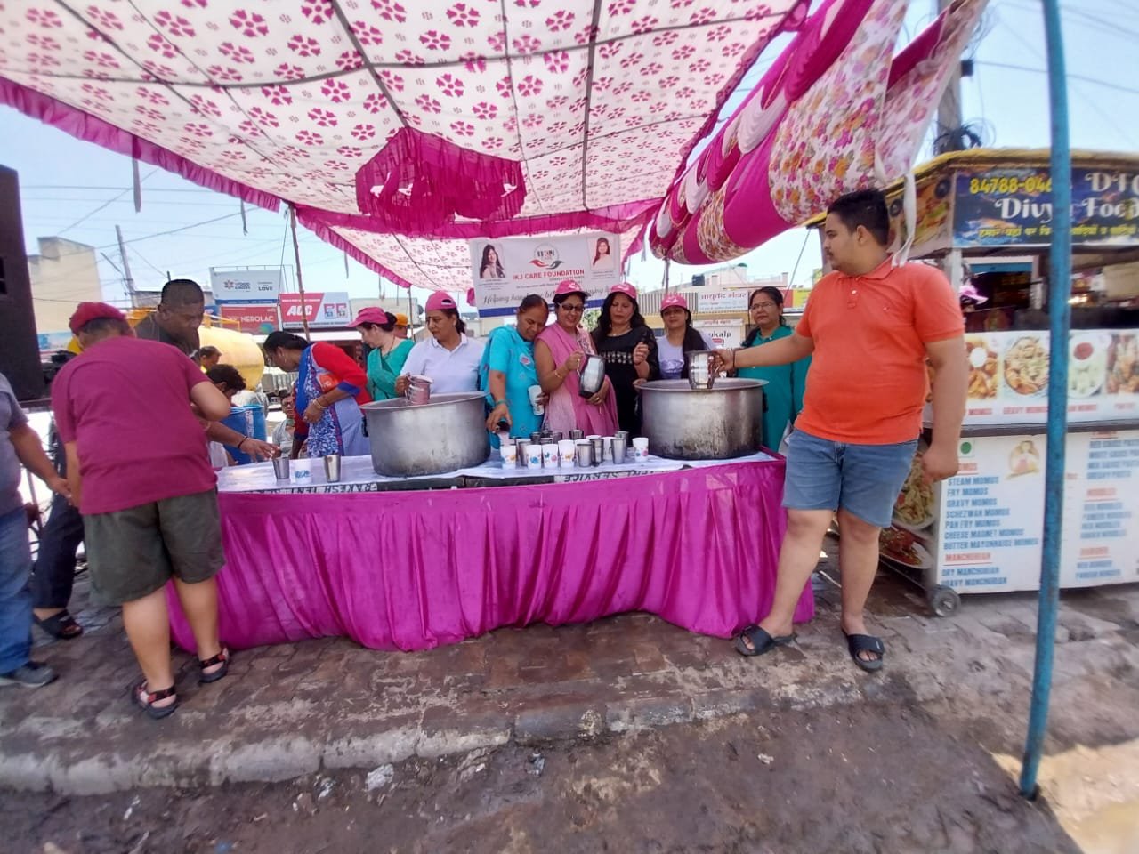 आई के जे केयर फाउंडेशन टीम द्वारा छबील का आयोजन