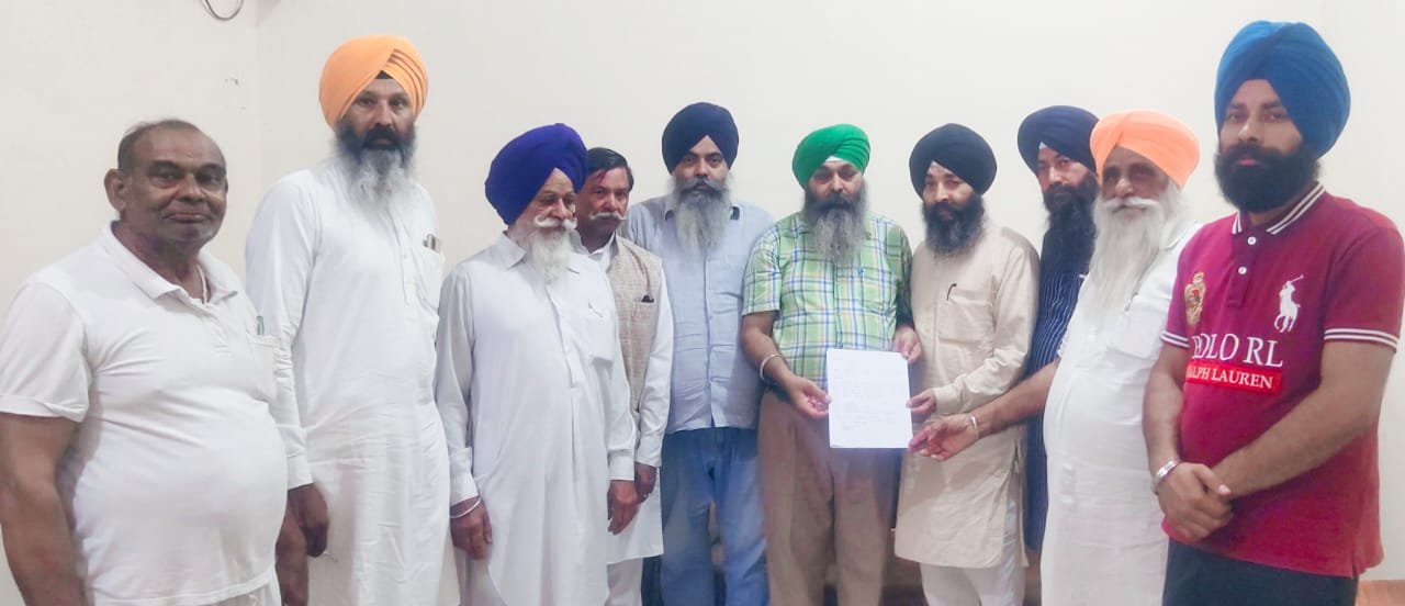 सविंधान के उलंघनकर्ताओ के खिलाफ कार्यवाही लिए पुलिस अधीक्षक से मिले प्रतिनिधि।  सविंधान की आत्मा के खिलाफ शपथ लेने वाले विधायक व साथियो पर कार्यवाही जरूरी।