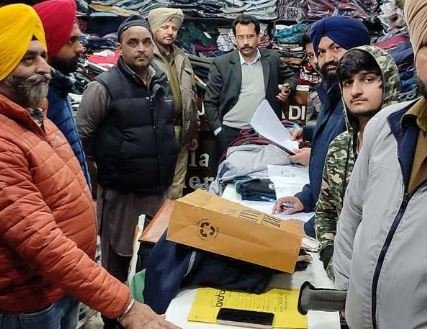 ਬਿਨਾਂ GST ਨੰਬਰ ਤੋਂ ਘਰ ਵਿਚ ਚੱਲ ਰਿਹਾ ਸੀ ਸ਼ੋਅਰੂਮ, 50 ਲੱਖ ਦੀ ਕੀਮਤ ਦਾ ਰੈਡੀਮੈਂਟਸ ਗਾਰਮੈਂਟਸ ਦਾ ਸਟਾਕ ਫੜਿਆ