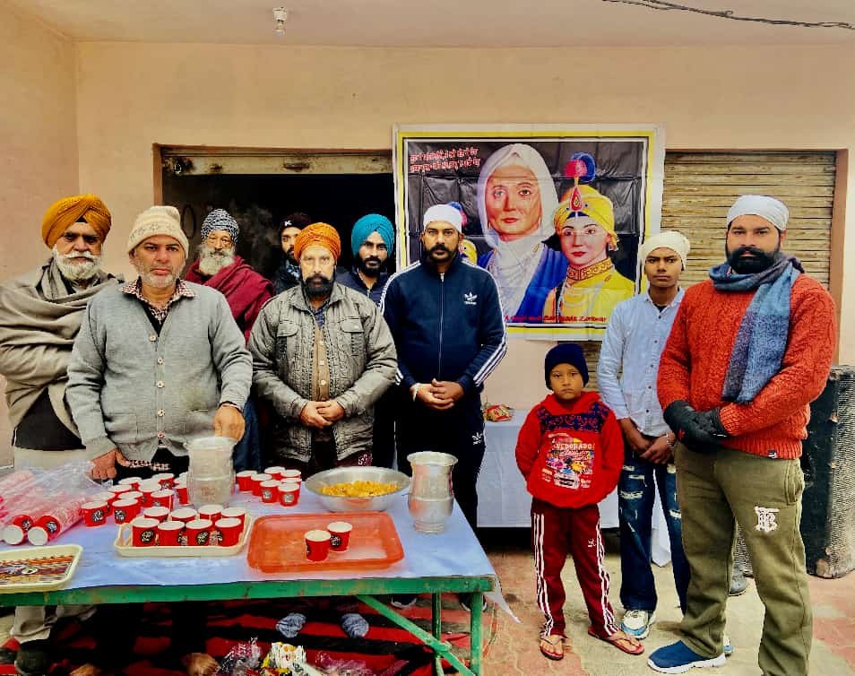 ਸ਼ਹੀਦੀ ਦਿਹਾੜੇ ਨੂੰ ਯਾਦ ਵਿੱਚ ਅੰਮ੍ਰਿਤਸਰ ਵਿੱਚ ਦੁੱਧ ਦਾ ਲੰਗਰ ਲਗਾਇਆ ਗਿਆ             