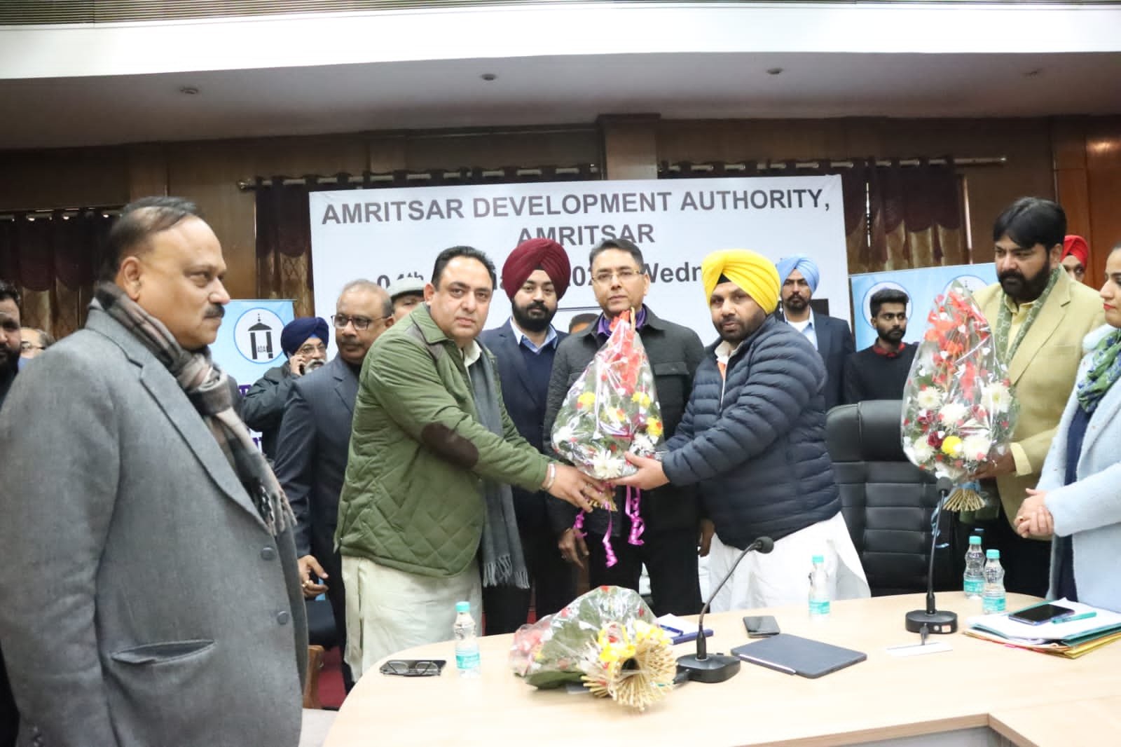 ਧਾਰਮਿਕ ਤੇ ਇਤਹਾਸਕ ਮਹੱਤਤਾ ਵਾਲਾ ਅੰਮ੍ਰਿਤਸਰ ਬਣੇਗਾ ਦੇਸ਼ ਦਾ ਆਧੁਨਿਕ ਸ਼ਹਿਰ,  ਸ਼ਹਿਰੀ ਵਿਕਾਸ ਮੰਤਰੀ ਨੇ ਕਾਲੋਨਾਈਜਰਾਂ ਅਤੇ ਵੈਲਫੇਅਰ ਸੋਸਾਇਟੀਆਂ ਦੀ ਕੀਤੀ ਮੀਟਿੰਗ,  ਸ੍ਰੀ ਦਰਬਾਰ ਸਾਹਿਬ ਅਤੇ ਦੁਰਗਿਆਨਾ ਮੰਦਰ ਨਤਮਸਤਕ ਹੋਏ ਕੈਬਨਿਟ ਮੰਤਰੀ ਅਮਨ ਅਰੋੜਾ