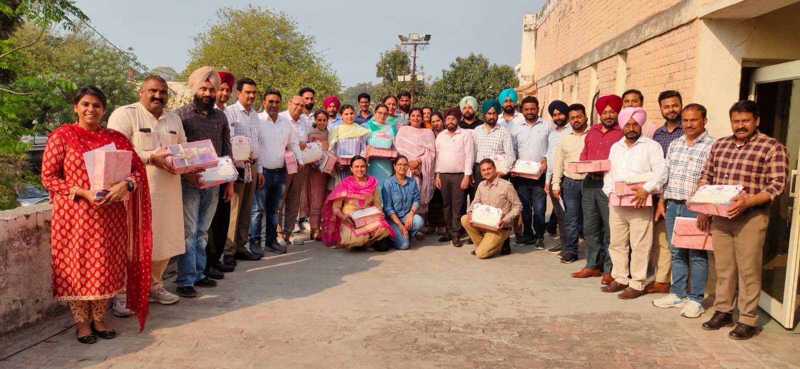 ਕਰਾਫਟ ਮੇਲੇ ਦੋਰਾਨ ਵਧੀਆ ਡਿਊਟੀ ਨਿਭਾਉਣ ਵਾਲੇ ਅਧਿਕਾਰੀਆਂ ਅਤੇ ਸਮਾਜ ਸੇਵੀ ਸੰਸਥਾਵਾਂ ਨੂੰ ਏਂ ਡੀ ਸੀ ਡਿਵੈਲਪਮੈਂਟ ਈਸ਼ਾ ਸਿੰਗਲ ਨੇ ਕੀਤਾ ਸਨਮਾਨਿਤ,।   