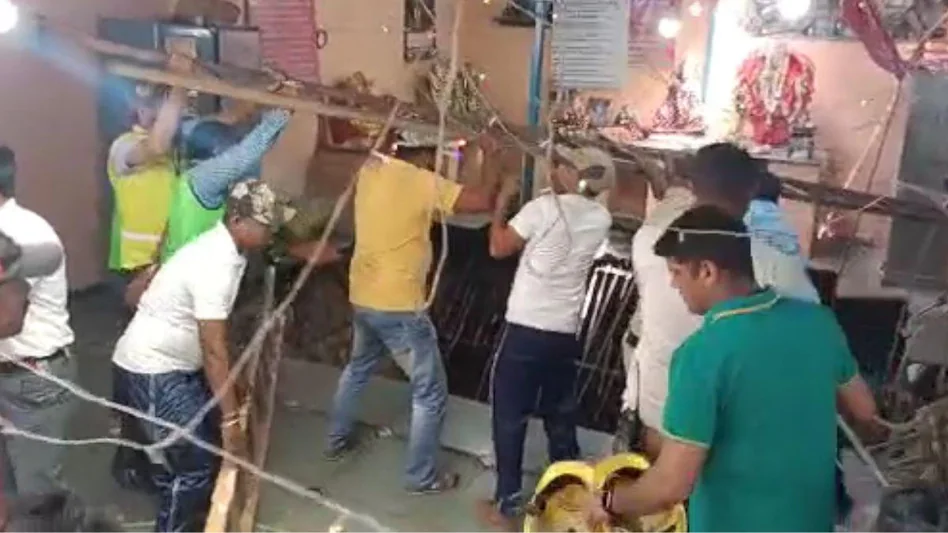 ਇੰਦੌਰ ਦੇ ਬੇਲੇਸ਼ਵਰ ਮਹਾਦੇਵ ਮੰਦਰ ‘ਚ ਵੱਡਾ ਹਾਦਸਾ,