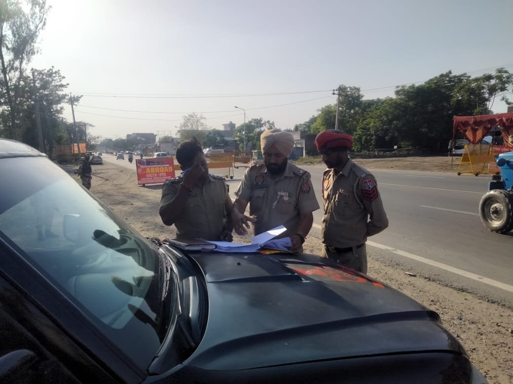 ਵਿਸਾਖੀ ਦੇ ਸ਼ੁਭ ਦਿਹਾੜੇ ਤੇ DSP ਭਰਪੂਰ ਸਿੰਘ ਦੀ ਗਵਾਹੀ ਹੇਠਾਂ SHO ਅਜੈ ਕੁਮਾਰ ਨੇ ਕੀਤੀ ਚੈਕਿੰਗ