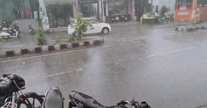 ਤੇਜ਼ ਮੀਂਹ ਪੈਣ ਕਰਕੇ ਲੋਕਾਂ ਨੂੰ ਗਰਮੀ ਤੋਂ ਰਾਹਤ