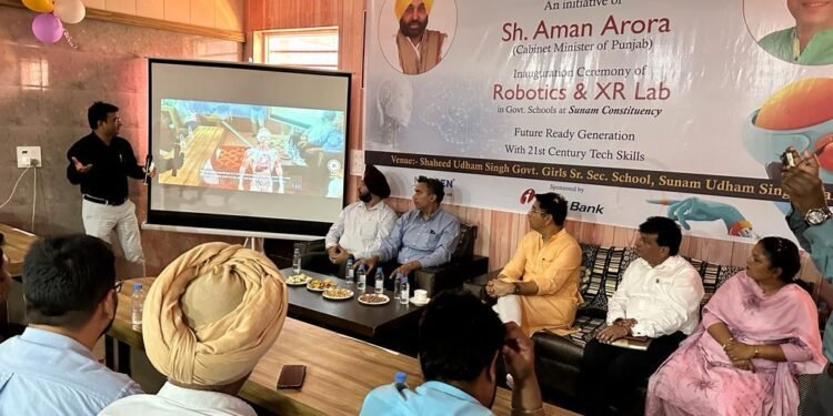 ਅਮਨ ਅਰੋੜਾ ਵੱਲੋਂ 18 ਰੋਬੋਟਿਕਸ ਲੈਬ ਅਤੇ 3 ਐਕਸ.ਆਰ. ਰਿਐਲਿਟੀ ਲੈਬ ਤਿਆਰ ਕਰਨ ਵਾਲਾ ਪ੍ਰੋਜੈਕਟ ਲਾਂਚ