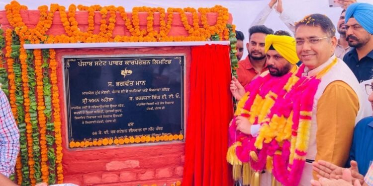 ਮੰਤਰੀ ਹਰਭਜਨ ਸਿੰਘ ਈਟੀਓ ਅਤੇ ਅਮਨ ਅਰੋੜਾ ਸੁਨਾਮ ਵਿਖੇ 66 ਕੇ.ਵੀ ਸਬ ਸਟੇਸ਼ਨ ਦਾ ਨੀਂਹ ਪੱਥਰ ਰੱਖਦੇ ਹੋਏ