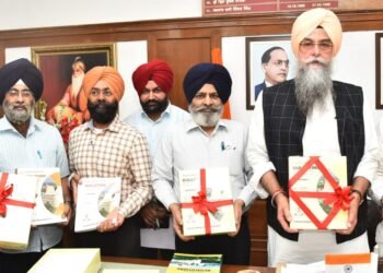 ਇਤਿਹਾਸਕ ਵੇਰਵੇ ਇਕੱਤਰ ਕਰਨ ਲਈ ਦੇਸ਼ ਦੀਆਂ ਸਮੂਹ ਰਾਜ ਵਿਧਾਨ ਸਭਾਵਾਂ ਅਤੇ ਪਾਰਲੀਮੈਂਟ ਦੇ ਇਤਿਹਾਸ ਵਿੱਚ ਪਹਿਲੀ ਕਿਤਾਬ