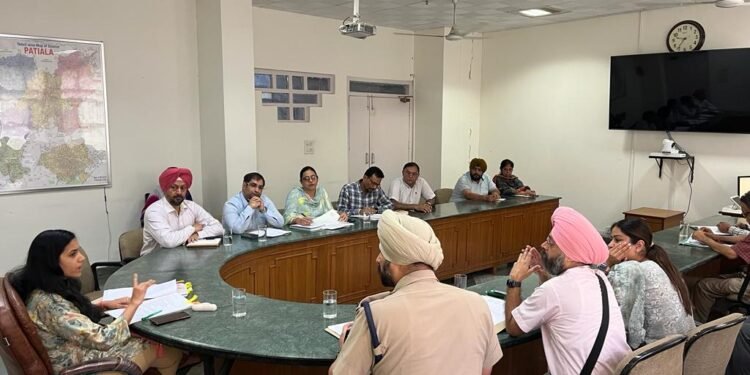 ਨਸ਼ਿਆਂ ਵਿਰੁੱਧ ਪੁਲਿਸ ਤੇ ਸਿਵਲ ਪ੍ਰਸ਼ਾਸਨ ਦੀ ਸਾਂਝੀ ਰਣਨੀਤੀ ਦਾ ਡੀ.ਸੀ. ਨੇ ਲਿਆ ਜਾਇਜ਼ਾ, ਨਸ਼ਿਆਂ ਦੀ ਸਪਲਾਈ ਤੋੜਨ ‘ਤੇ ਜ਼ੋਰ -ਮੁੱਖ ਮੰਤਰੀ ਦੇ ਆਦੇਸ਼ਾਂ ਤਹਿਤ ਪਟਿਆਲਾ ਜ਼ਿਲ੍ਹੇ ਨੂੰ ਨਸ਼ਾ ਮੁਕਤ ਜ਼ਿਲ੍ਹਾ ਬਣਾਉਣ ਲਈ ਉਪਰਾਲਾ
