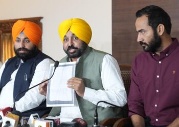 CM ਭਗਵੰਤ ਮਾਨ ਦੀ ਹਰਿਆਣਾ ਦੇ ਮੁੱਖ ਮੰਤਰੀ ਨੂੰ ਕੋਰੀ ਨਾਂਹ; “ਪੰਜਾਬ ਯੂਨੀਵਰਸਿਟੀ ਵਿੱਚ ਨਹੀਂ ਮਿਲੇਗੀ ਕੋਈ ਹਿੱਸੇਦਾਰੀ”