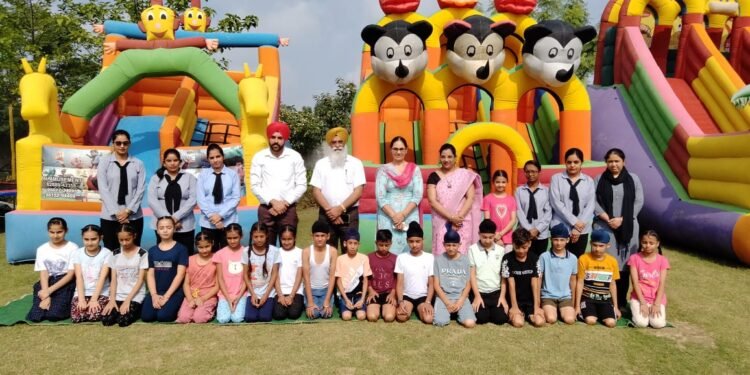 ਗਲੋਬਲ ਵਿਜ਼ਡਮ ਕਾਨਵੈਂਟ ਸਕੂਲ ਵਿੱਚ ਸਪਲੈਸ਼ ਪੂਲ ਪਾਰਟੀ ਦਾ ਆਯੋਜਨ ਕਰਵਾਇਆ