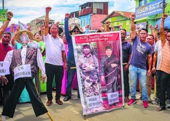 ਮਨੀਪੁਰ: ਸ਼ਰਾਰਤੀ ਅਨਸਰਾਂ ਨੇ 30 ਘਰਾਂ ਨੂੰ ਅੱਗ ਲਾਈ